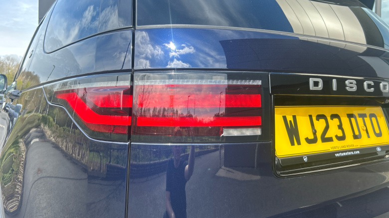 Land Rover Discovery 3.0 D300 S 5dr Auto Diesel Station Wagon